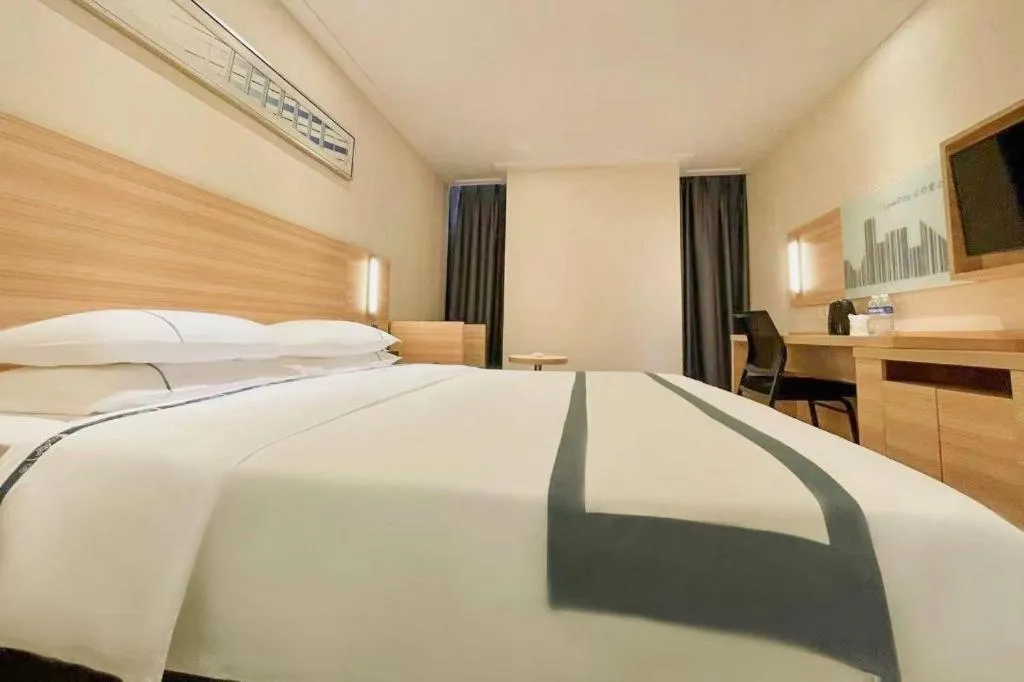 Bed in City Comfort Inn Wuhan Panlongcheng Baishang Shopping Center