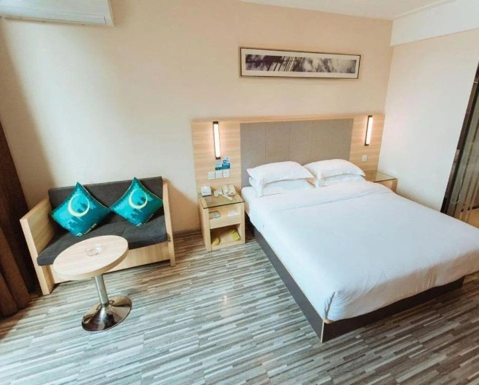 Bed in City Comfort Inn Wuhan Sports Center Sanjiaohu Metro Station