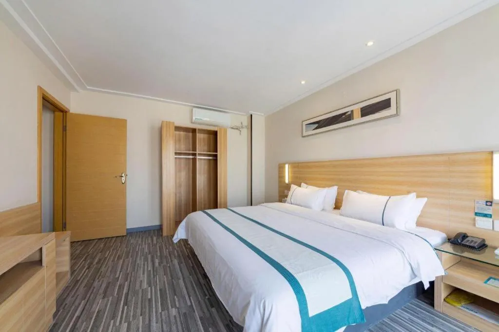 Bed in City Comfort Inn Wuhan Sports Center Sanjiaohu Metro Station