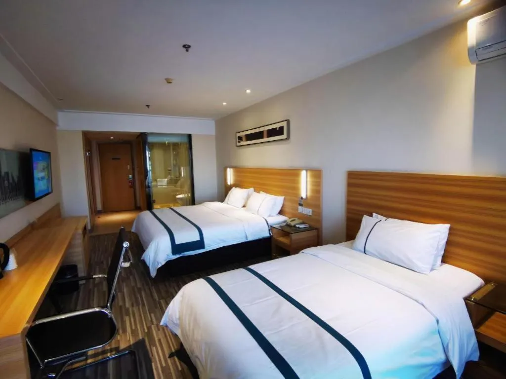 Bed in City Comfort Inn Wuhan Sports Center Sanjiaohu Metro Station