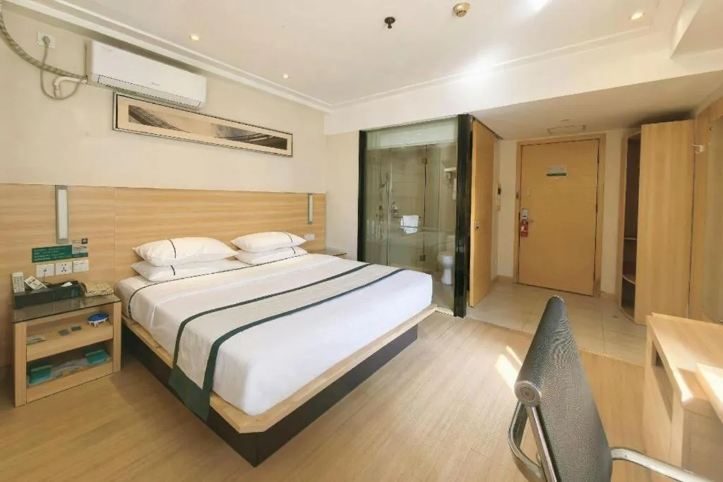 Bed in City Comfort Inn Wuhan Sports Center Sanjiaohu Metro Station