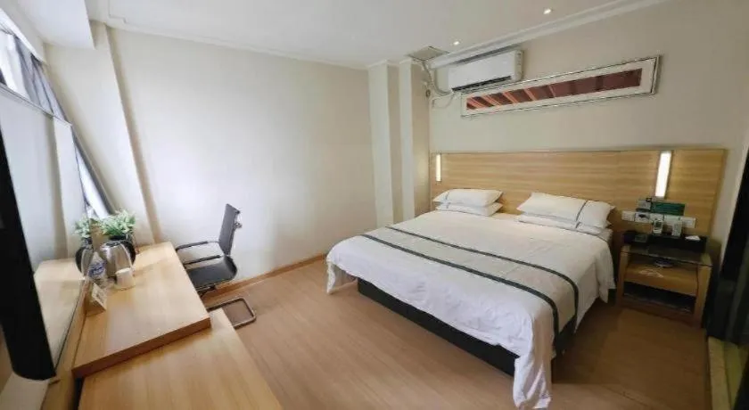 Bed in City Comfort Inn Wuhan Sports Center Sanjiaohu Metro Station