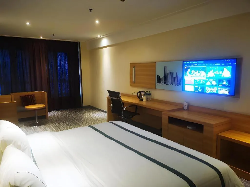 Bed in City Comfort Inn Wuhan Sports Center Sanjiaohu Metro Station