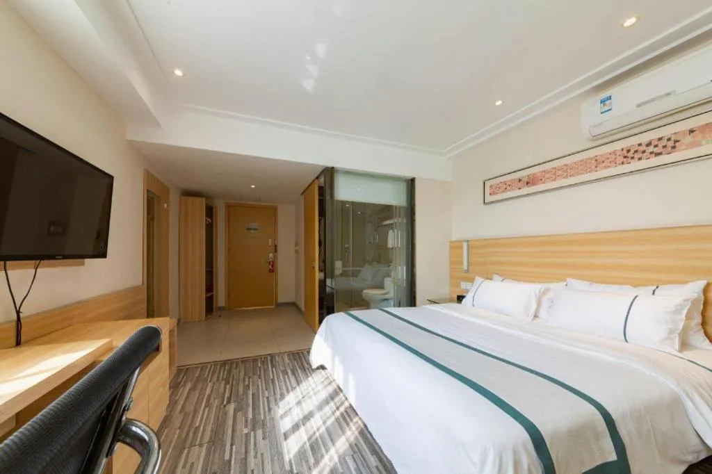 Bed in City Comfort Inn Wuhan Sports Center Sanjiaohu Metro Station