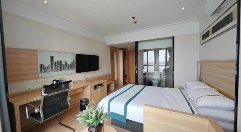 Bed in City Comfort Inn Wuhan Sports Center Sanjiaohu Metro Station