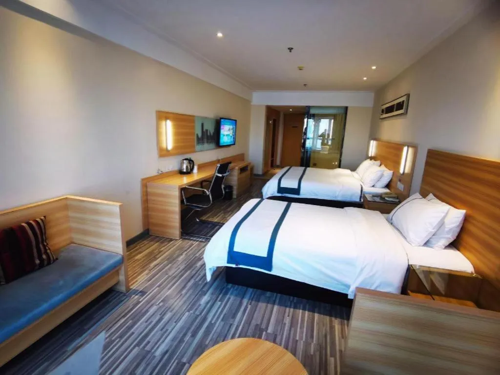 Bed in City Comfort Inn Wuhan Sports Center Sanjiaohu Metro Station