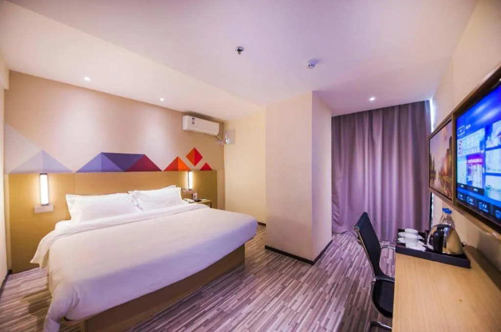 Bed in Borrman Hotel Guilin High-speed Railway North Station Evergrande Plaza