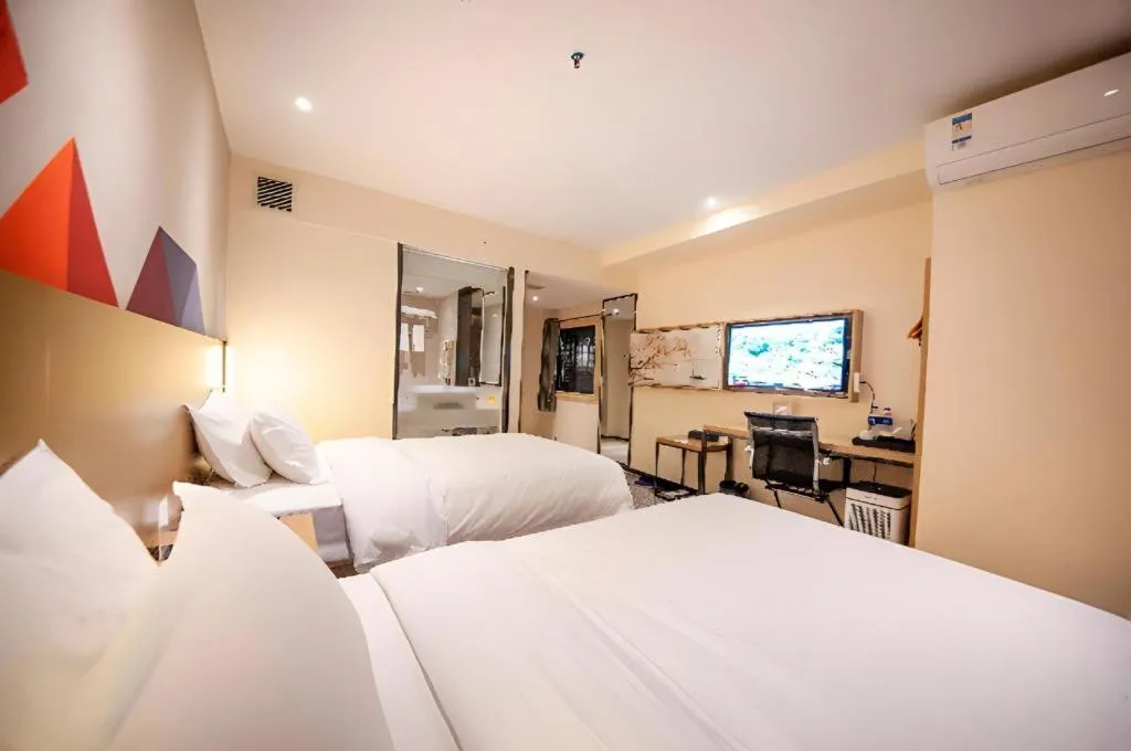 Bed in Borrman Hotel Guilin High-speed Railway North Station Evergrande Plaza