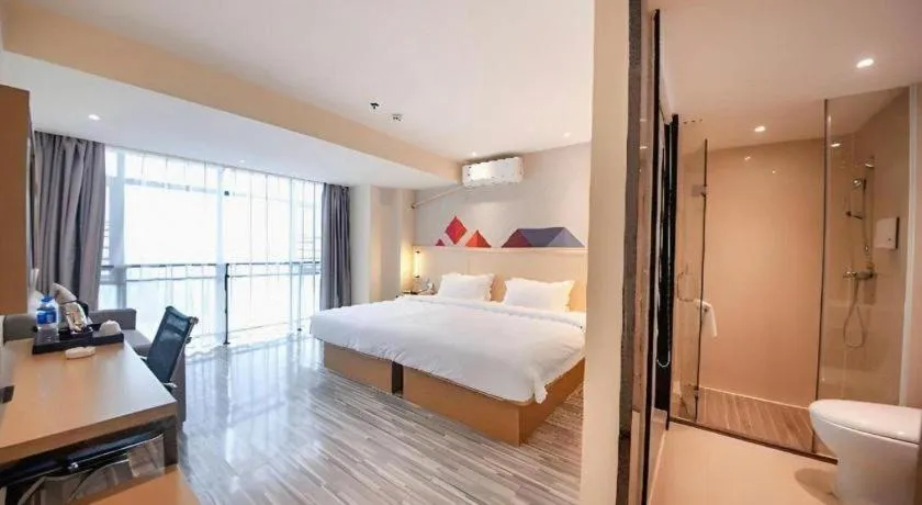 Bed in Borrman Hotel Guilin High-speed Railway North Station Evergrande Plaza