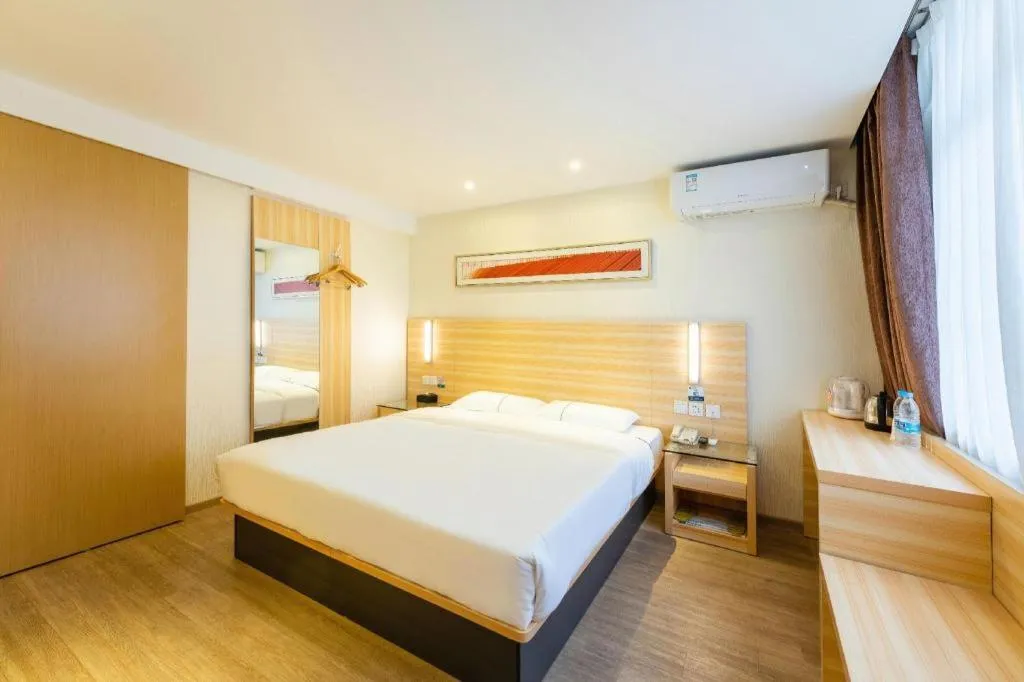 Bed in City Comfort Inn Guangzhou Luyuan Road Taojin Metro Station