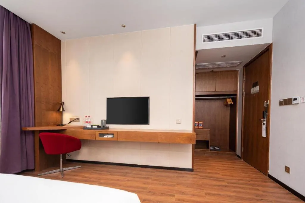 Bed in Borrman Hotel Qianjiang High-speed Railway Station Lobster City