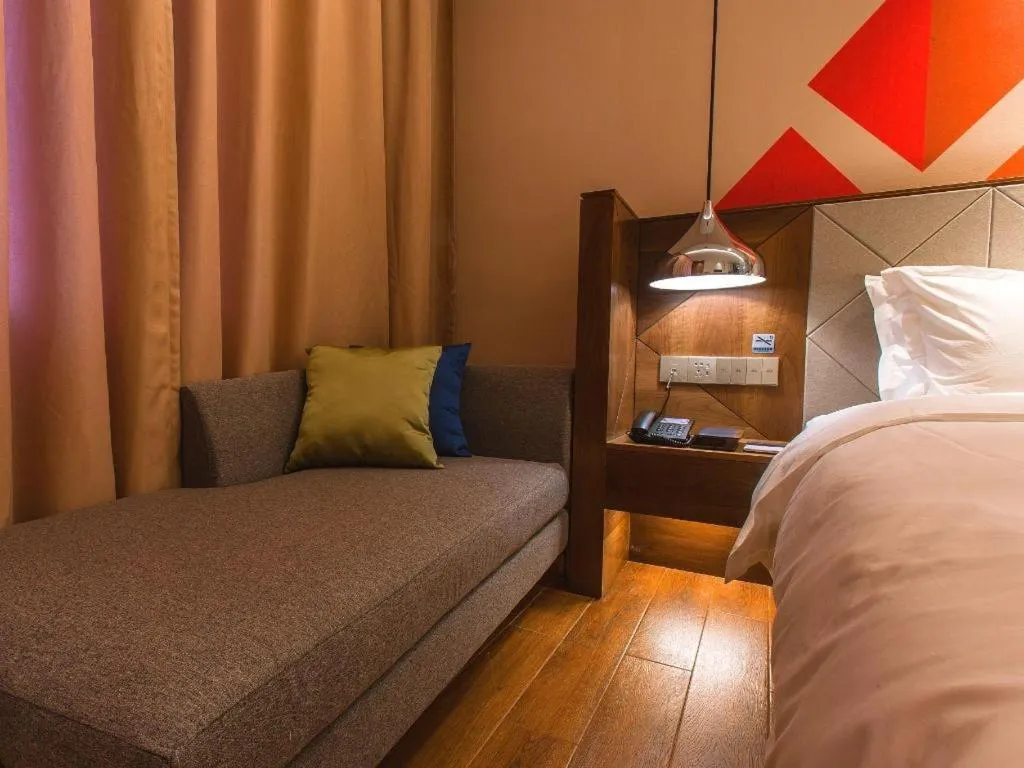 Bed in Borrman Hotel Qianjiang High-speed Railway Station Lobster City