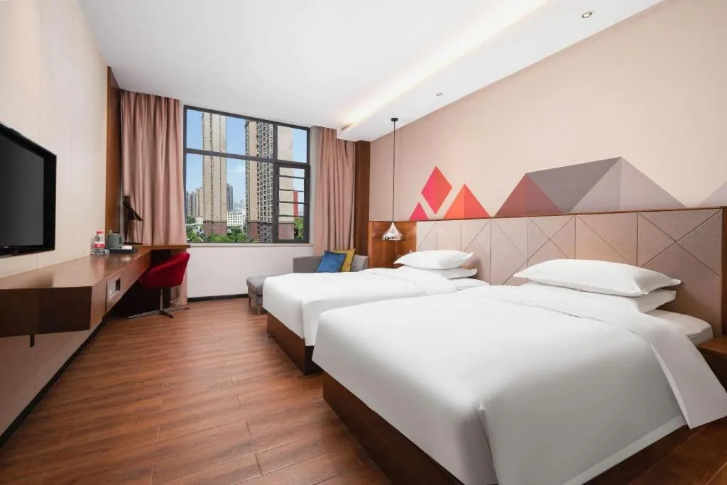 Bed in Borrman Hotel Qianjiang High-speed Railway Station Lobster City