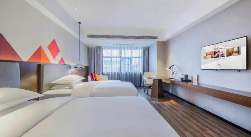 Bed in Borrman Hotel Qianjiang High-speed Railway Station Lobster City