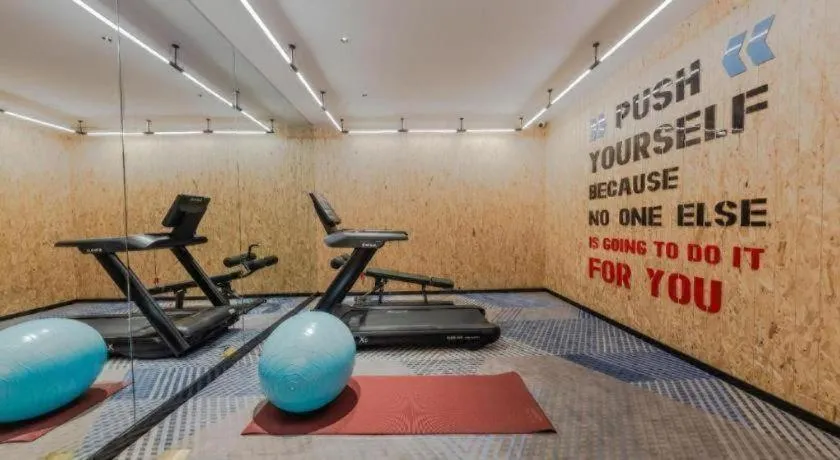 Borrman Hotel Qianjiang High-speed Railway Station Lobster City