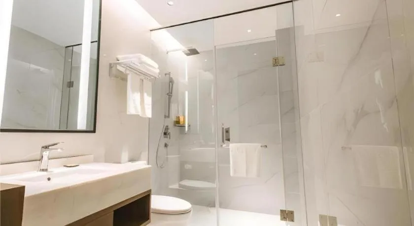 Borrman Hotel Qianjiang High-speed Railway Station Lobster City