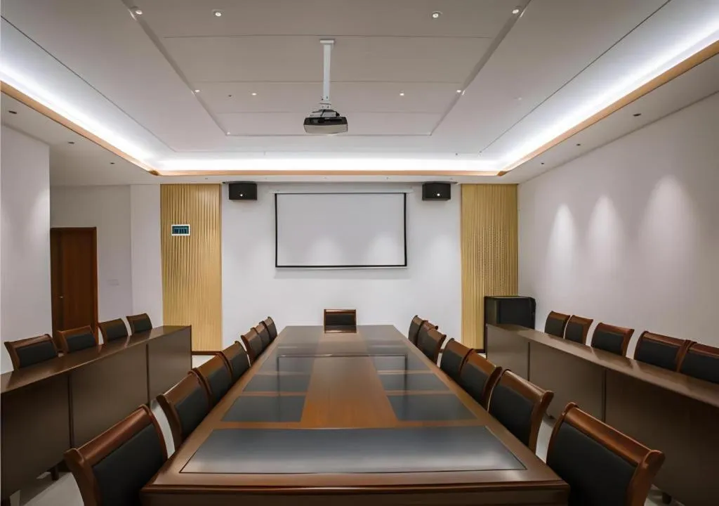 Borrman Hotel Qianjiang High-speed Railway Station Lobster City