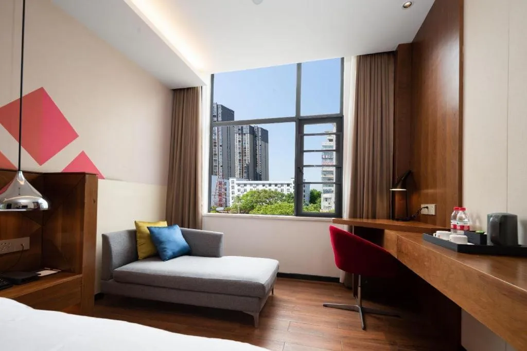 Bed in Borrman Hotel Qianjiang High-speed Railway Station Lobster City