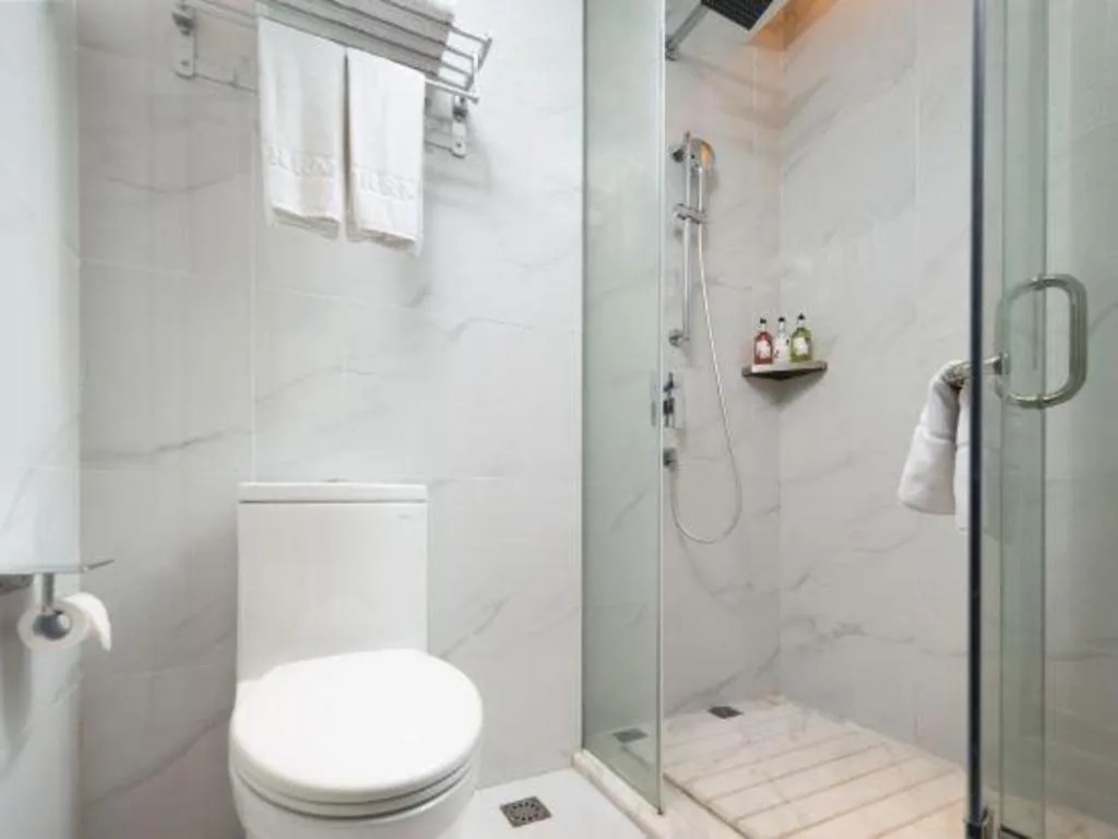 Borrman Hotel Qianjiang High-speed Railway Station Lobster City