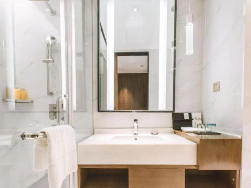 Borrman Hotel Qianjiang High-speed Railway Station Lobster City