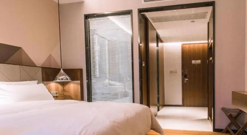 Bed in Borrman Hotel Qianjiang High-speed Railway Station Lobster City