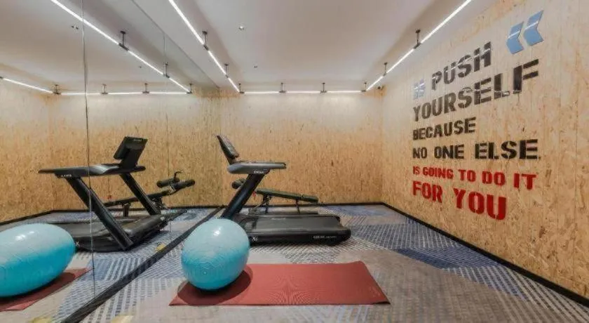 Borrman Hotel Qianjiang High-speed Railway Station Lobster City