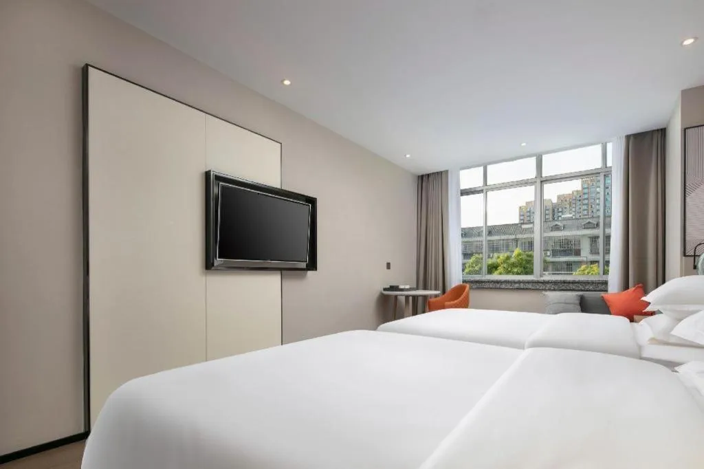 Bed in Borrman Hotel Qianjiang High-speed Railway Station Lobster City