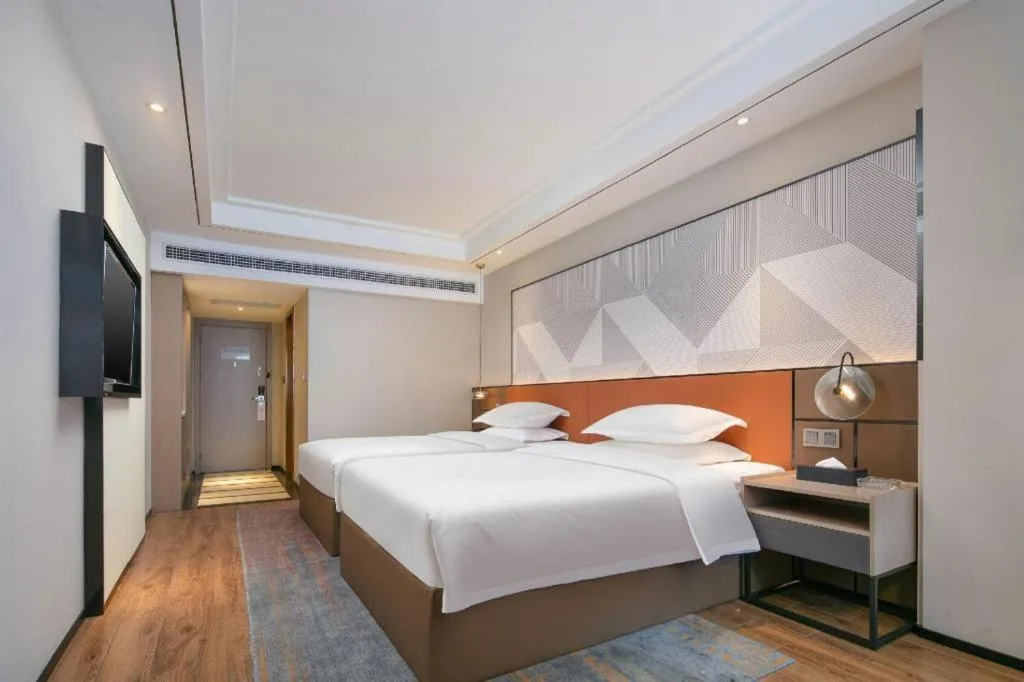 Bed in Borrman Hotel Qianjiang High-speed Railway Station Lobster City