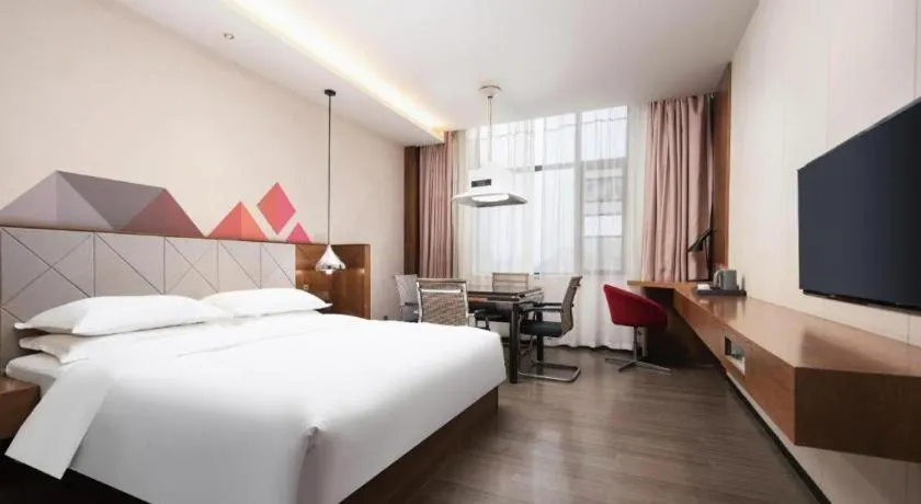 Bed in Borrman Hotel Qianjiang High-speed Railway Station Lobster City