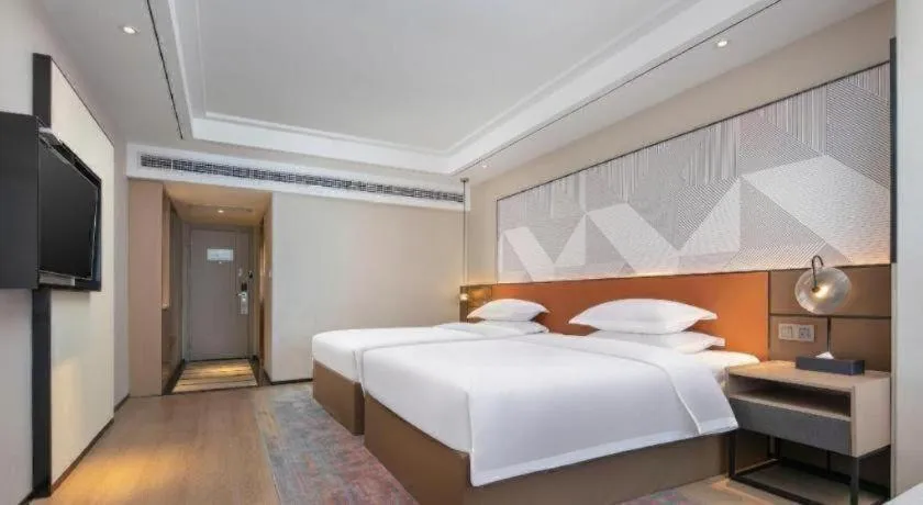 Bed in Borrman Hotel Qianjiang High-speed Railway Station Lobster City
