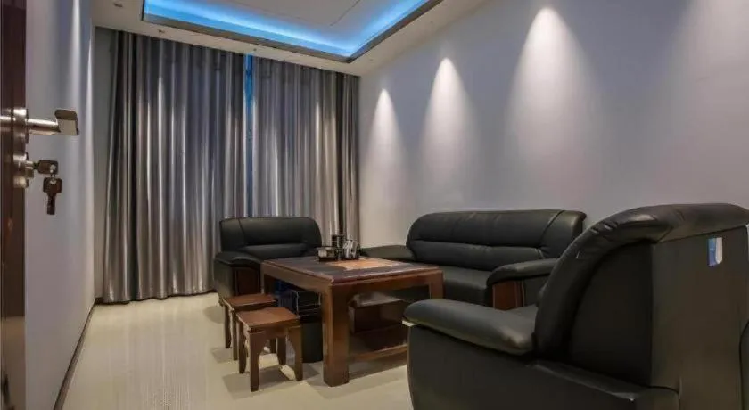 Borrman Hotel Qianjiang High-speed Railway Station Lobster City