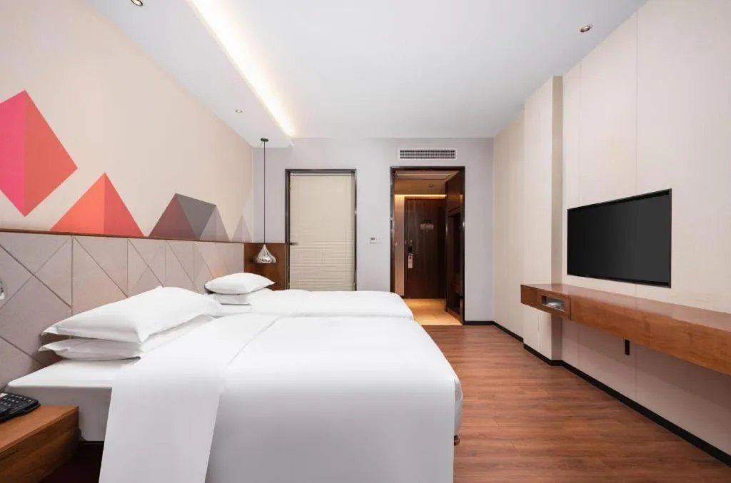 Bed in Borrman Hotel Qianjiang High-speed Railway Station Lobster City