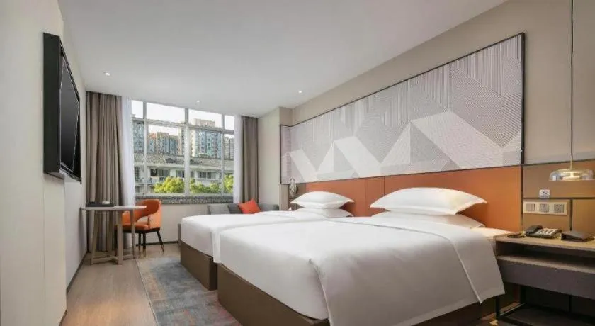 Bed in Borrman Hotel Qianjiang High-speed Railway Station Lobster City