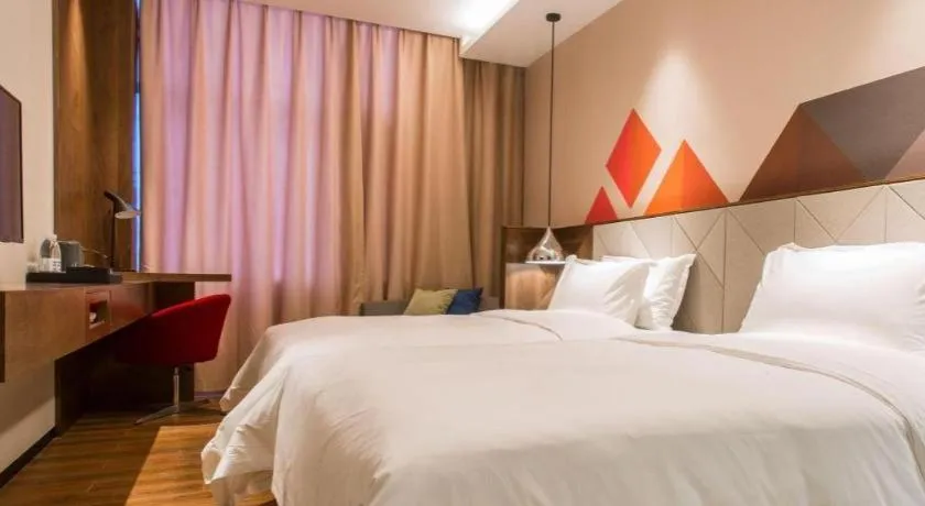 Bed in Borrman Hotel Qianjiang High-speed Railway Station Lobster City