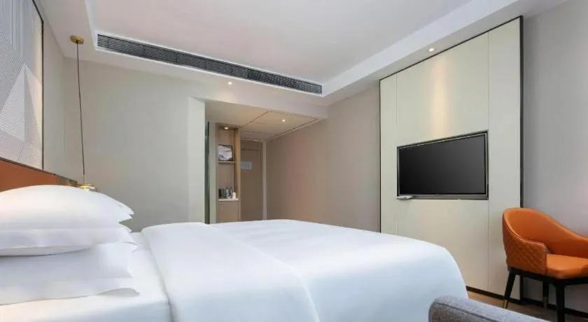 Bed in Borrman Hotel Qianjiang High-speed Railway Station Lobster City