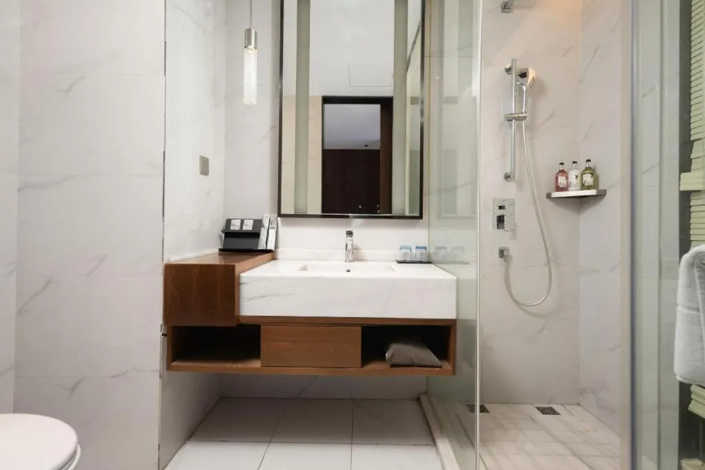 Borrman Hotel Qianjiang High-speed Railway Station Lobster City