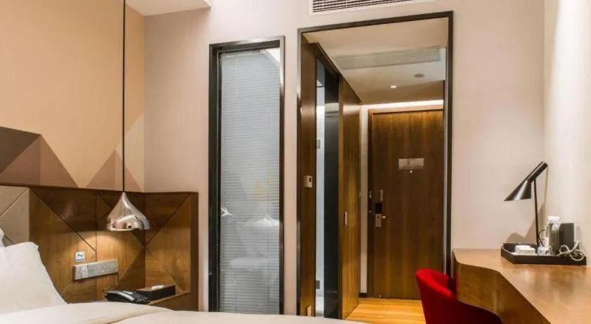 Borrman Hotel Qianjiang High-speed Railway Station Lobster City