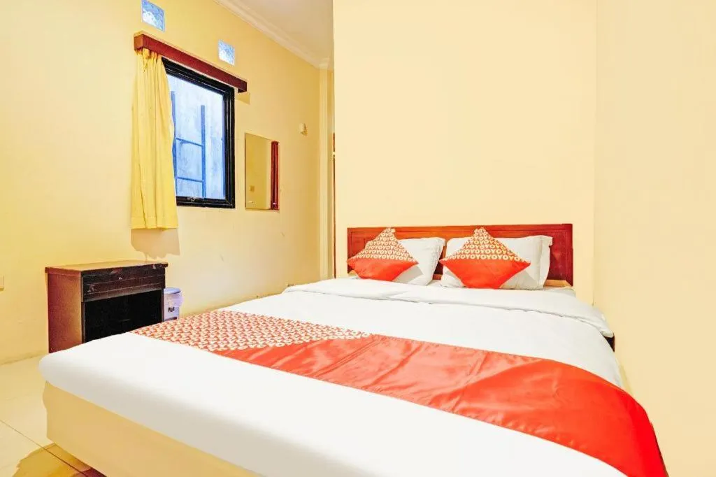 Bed in OYO Maleo Exclusive Residence near Universitas Kristen Maranatha