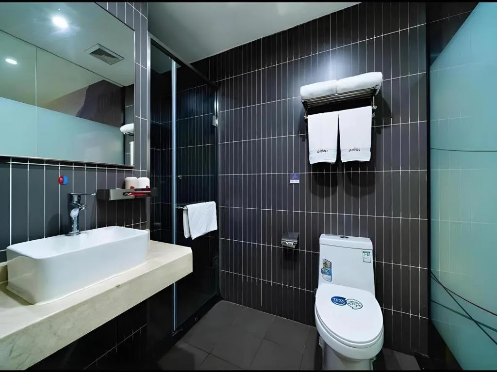 Thank Inn Hotel Anhui Chuzhou Fengyang County Bus Station