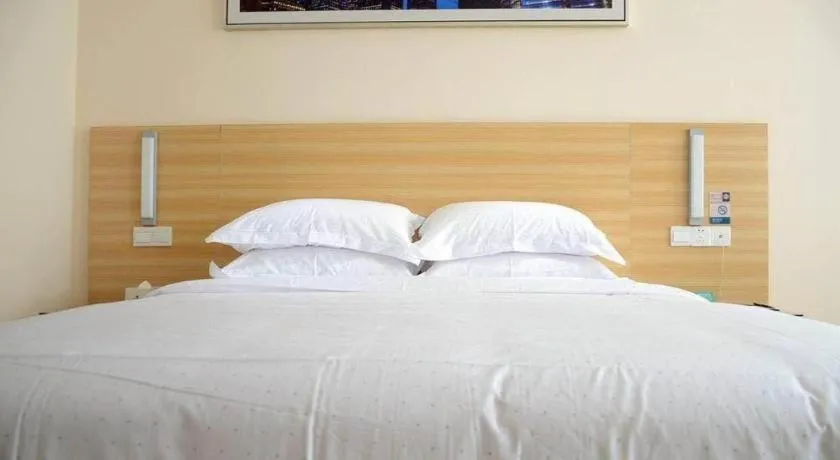 Bed in City Comfort Inn Wuhan Tianhe Airport Julong Avenue Metro Station