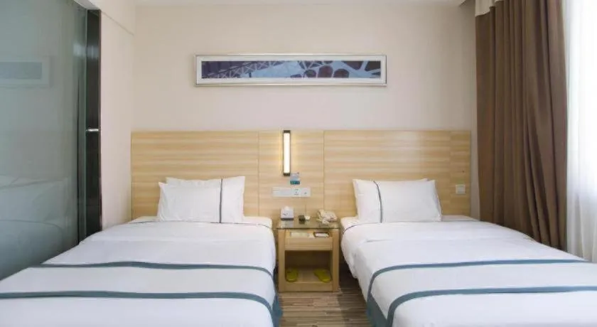 Bed in City Comfort Inn Guilin Xiangbi Mountain Park