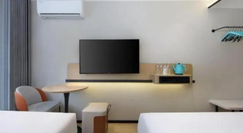 Bed in City Comfort Inn Guilin Xiangbi Mountain Park