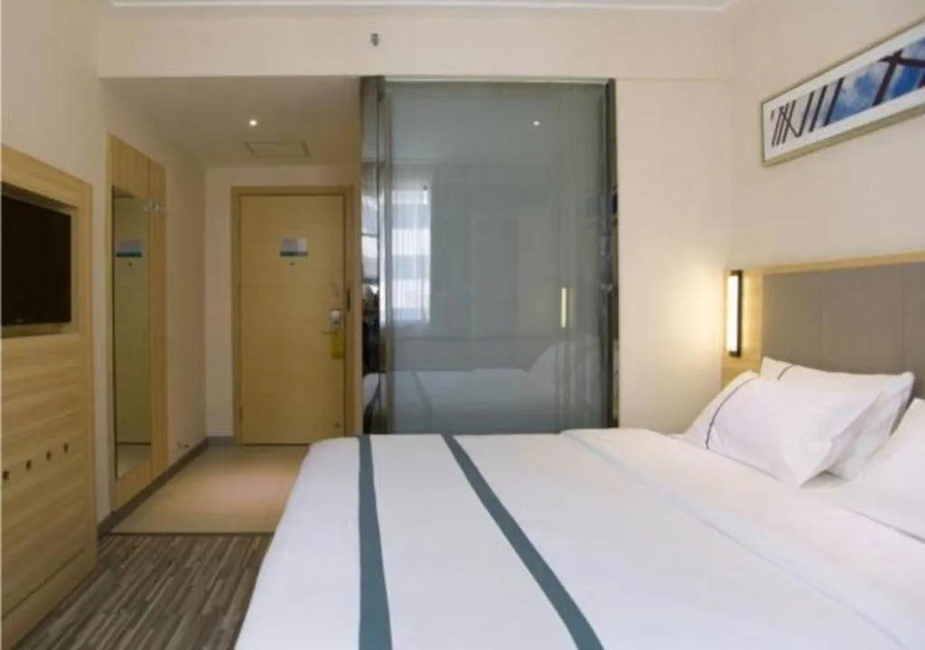 Bed in City Comfort Inn Guilin Xiangbi Mountain Park