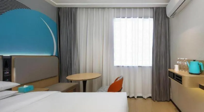 Bed in City Comfort Inn Guilin Xiangbi Mountain Park