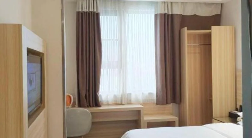 Bed in City Comfort Inn Guilin Xiangbi Mountain Park