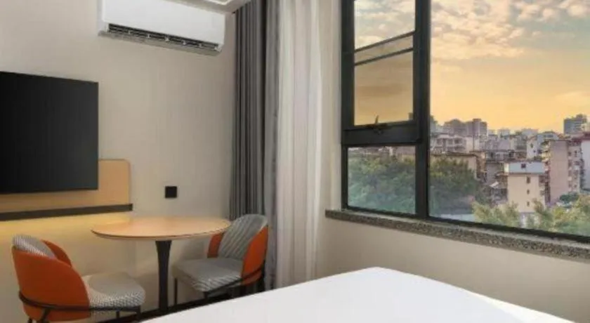 Bed in City Comfort Inn Guilin Xiangbi Mountain Park