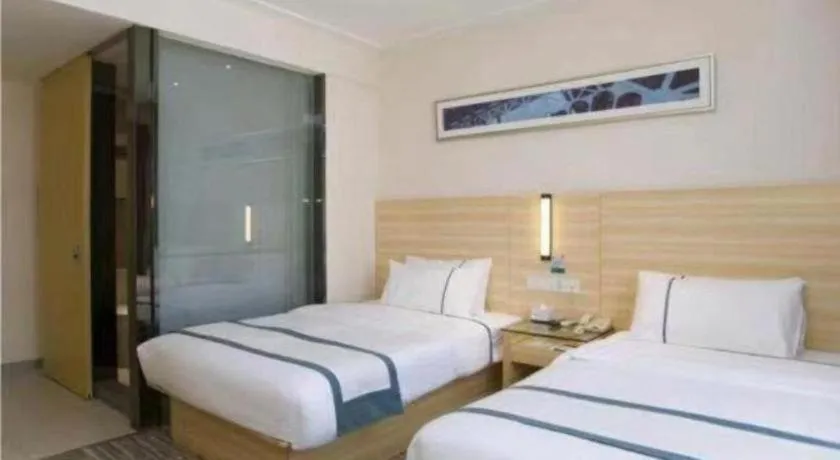 Bed in City Comfort Inn Guilin Xiangbi Mountain Park