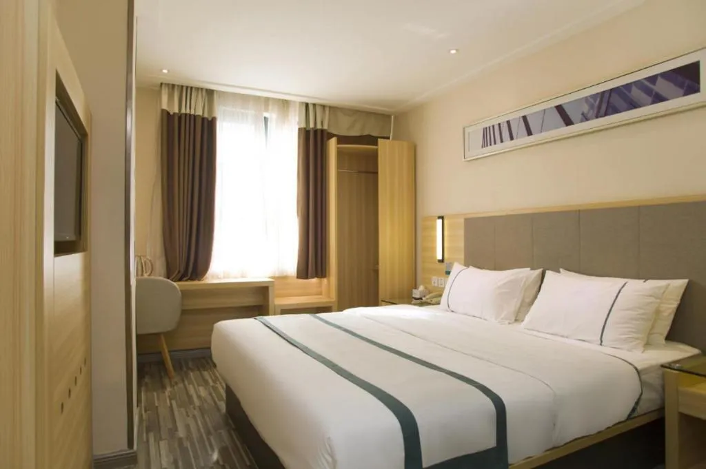 Bed in City Comfort Inn Guilin Xiangbi Mountain Park