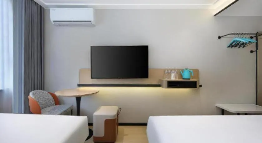 Bed in City Comfort Inn Guilin Xiangbi Mountain Park