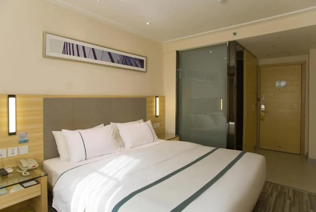 Bed in City Comfort Inn Guilin Xiangbi Mountain Park